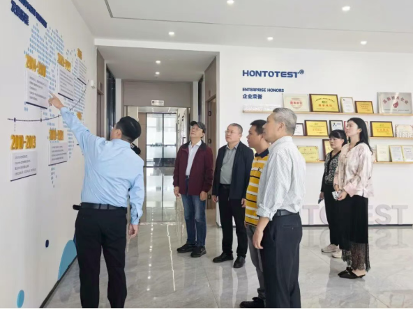 協(xié)企交流促發(fā)展 熱烈歡迎重慶、江西、山西塑料協(xié)會參觀團蒞臨宏拓儀器參觀交流